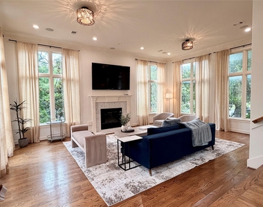 521 Lovett Boulevard - Photo Thumbnail 4