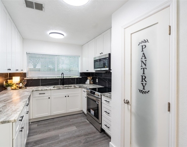 4855 Sulley Drive - Photo Thumbnail 12