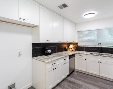 4855 Sulley Drive - Photo Thumbnail 11