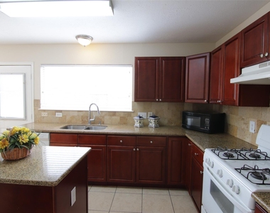 16938 Watering Oaks Lane - Photo Thumbnail 6