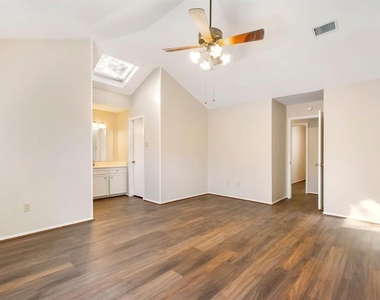108 N Deerfoot Circle - Photo Thumbnail 11
