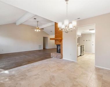 108 N Deerfoot Circle - Photo Thumbnail 22