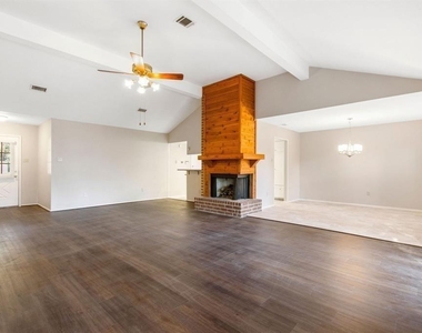 108 N Deerfoot Circle - Photo Thumbnail 18
