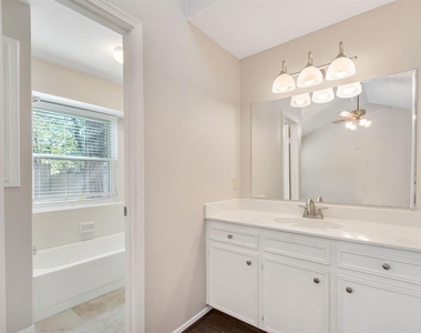 108 N Deerfoot Circle - Photo Thumbnail 15