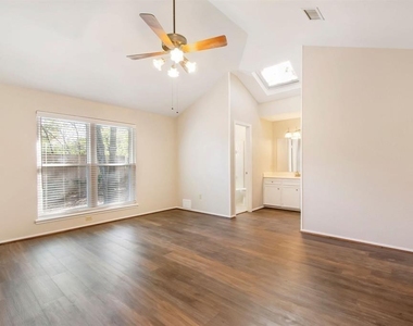 108 N Deerfoot Circle - Photo Thumbnail 12