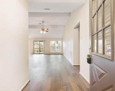 108 N Deerfoot Circle - Photo Thumbnail 3