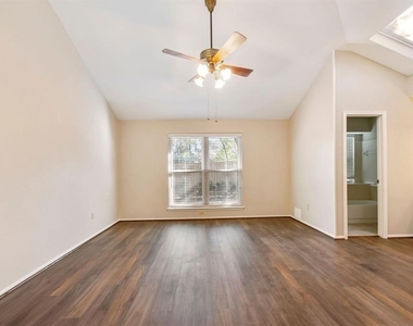 108 N Deerfoot Circle - Photo Thumbnail 10