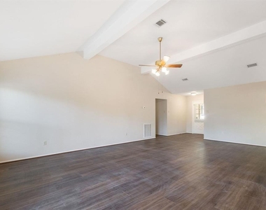 108 N Deerfoot Circle - Photo Thumbnail 19