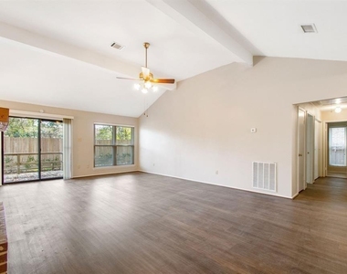 108 N Deerfoot Circle - Photo Thumbnail 17
