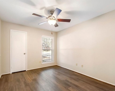 108 N Deerfoot Circle - Photo Thumbnail 8