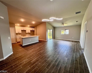 2706 56th Street W - Photo Thumbnail 7