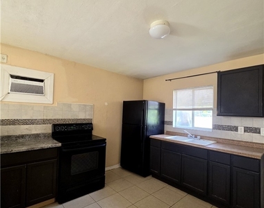 5546 6th Avenue - Photo Thumbnail 8