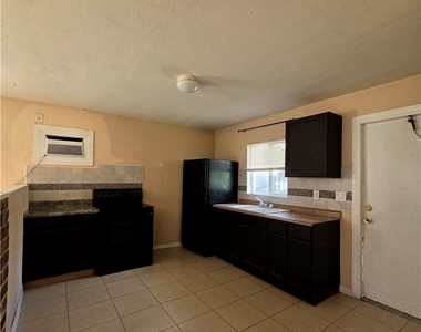 5546 6th Avenue - Photo Thumbnail 7