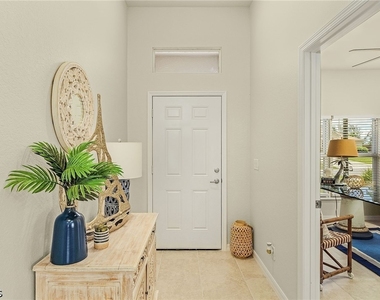 1819 Ne 2nd Street - Photo Thumbnail 2