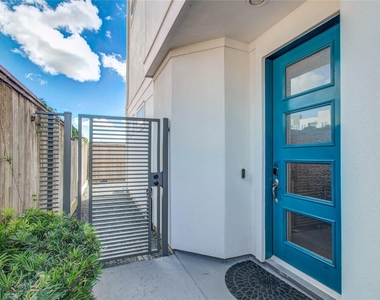 3104 Mitchell Landing Court - Photo Thumbnail 4