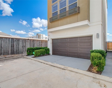 3104 Mitchell Landing Court - Photo Thumbnail 3