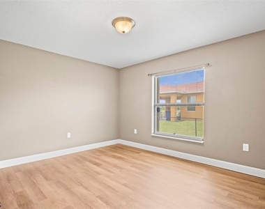 1530 Gretchen Avenue S - Photo Thumbnail 16