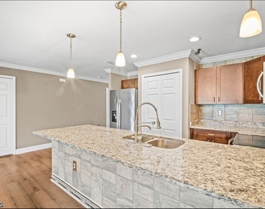 1530 Gretchen Avenue S - Photo Thumbnail 7