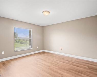 1530 Gretchen Avenue S - Photo Thumbnail 19