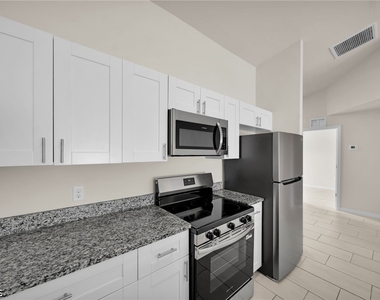 4106 Sw 7th Place - Photo Thumbnail 5