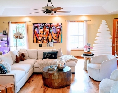 2304 Se 8th Terrace - Photo Thumbnail 6