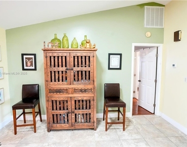 2304 Se 8th Terrace - Photo Thumbnail 5