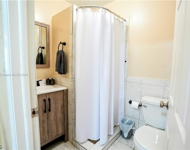 2304 Se 8th Terrace - Photo Thumbnail 8