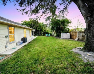 2304 Se 8th Terrace - Photo Thumbnail 21