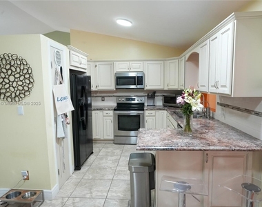 2304 Se 8th Terrace - Photo Thumbnail 3