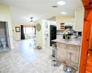 2304 Se 8th Terrace - Photo Thumbnail 4