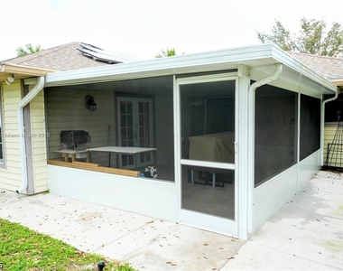 2304 Se 8th Terrace - Photo Thumbnail 17