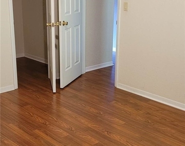 4611 Bayshore Drive - Photo Thumbnail 11