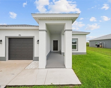 715 Homer Avenue S - Photo Thumbnail 2