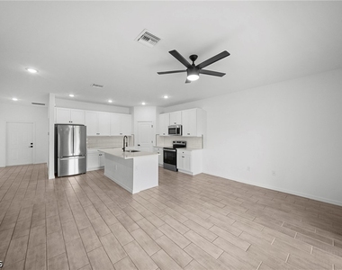 715 Homer Avenue S - Photo Thumbnail 7