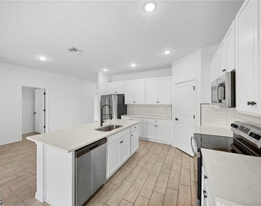 715 Homer Avenue S - Photo Thumbnail 10