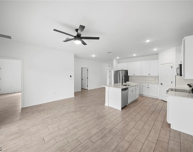 715 Homer Avenue S - Photo Thumbnail 9