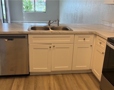 11060 Caravel Circle - Photo Thumbnail 18