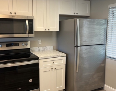 11060 Caravel Circle - Photo Thumbnail 16