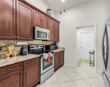 1513 Sw 43rd Lane - Photo Thumbnail 9