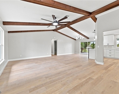 903 Se 20th Court - Photo Thumbnail 12