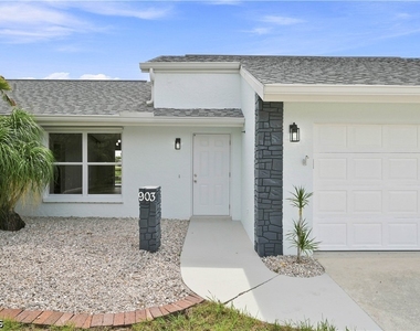 903 Se 20th Court - Photo Thumbnail 1