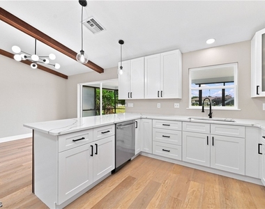 903 Se 20th Court - Photo Thumbnail 18