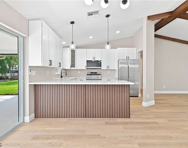903 Se 20th Court - Photo Thumbnail 16