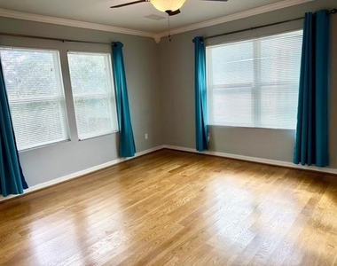 2116 Live Oak Street - Photo Thumbnail 9