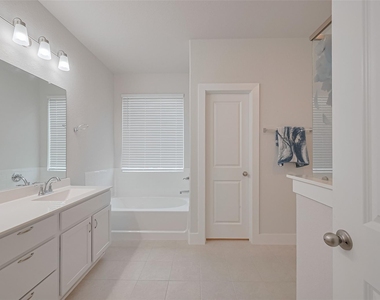 200 Catalina Cove Drive - Photo Thumbnail 24