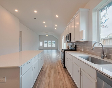 200 Catalina Cove Drive - Photo Thumbnail 20