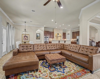 102 N Victoriana Circle - Photo Thumbnail 10