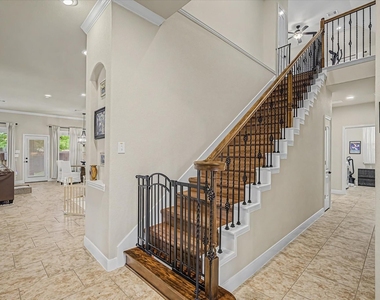 102 N Victoriana Circle - Photo Thumbnail 3