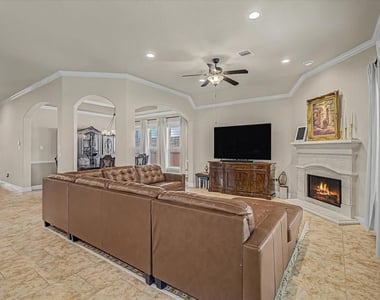 102 N Victoriana Circle - Photo Thumbnail 8