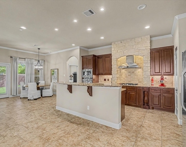 102 N Victoriana Circle - Photo Thumbnail 17